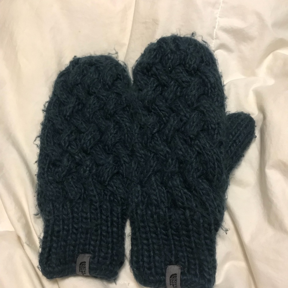 North Face cable knit mittens